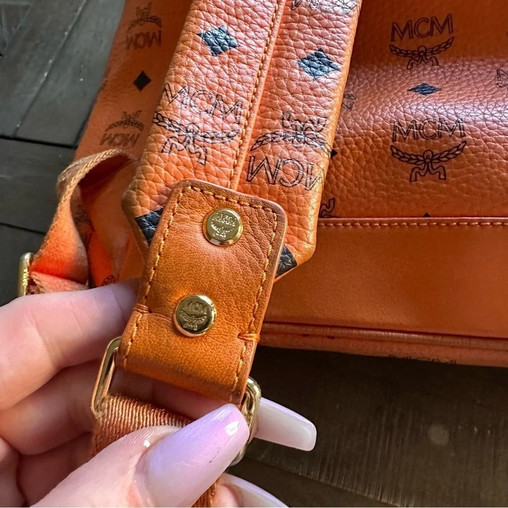 🔥MCM leather orange Visetos coated canvas 
Stark backpack🔥LIMITED EDITION - Picture 10 of 17